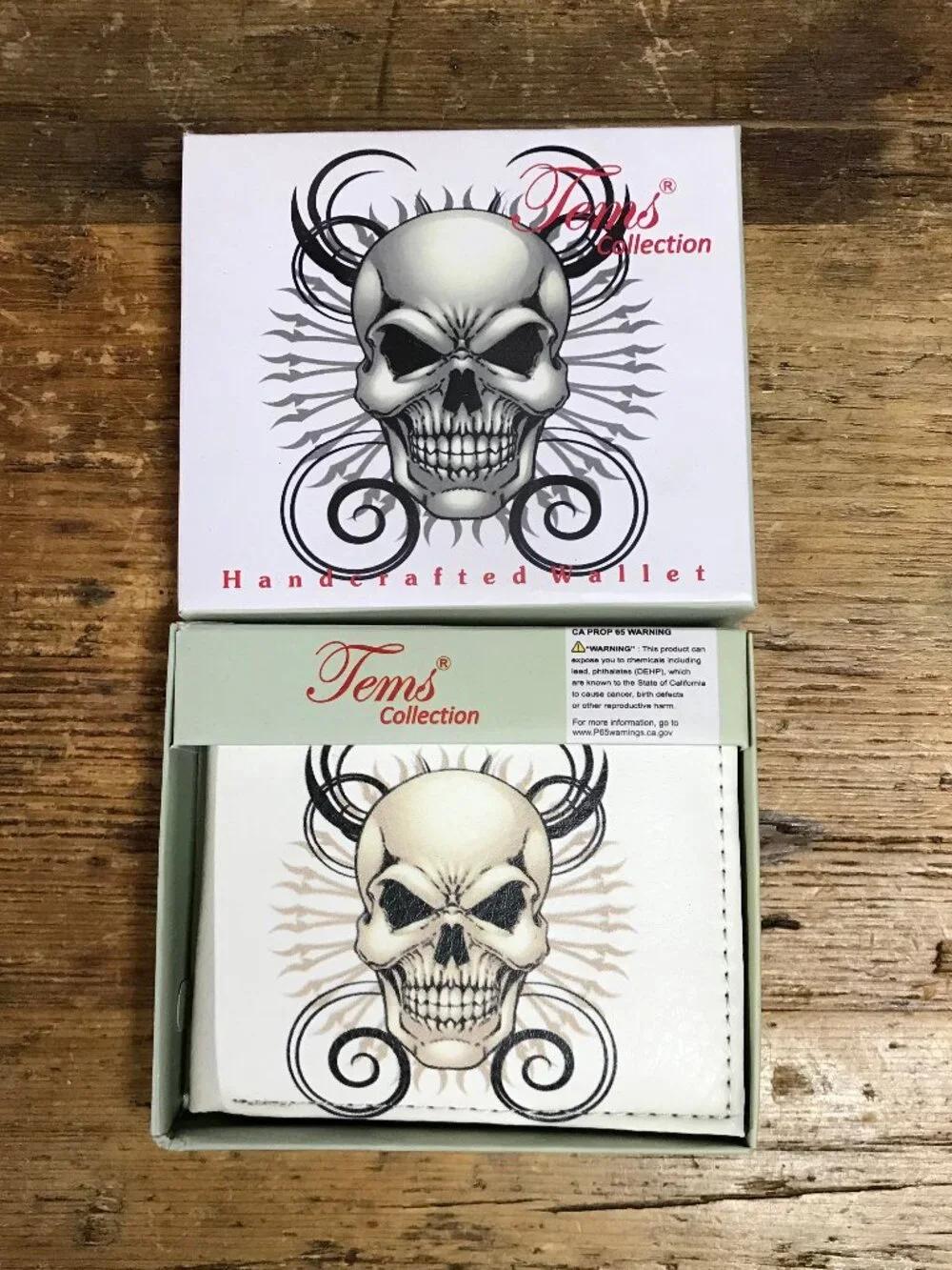 Tems Collection Skull Print Bi Fold Leather Wallet
